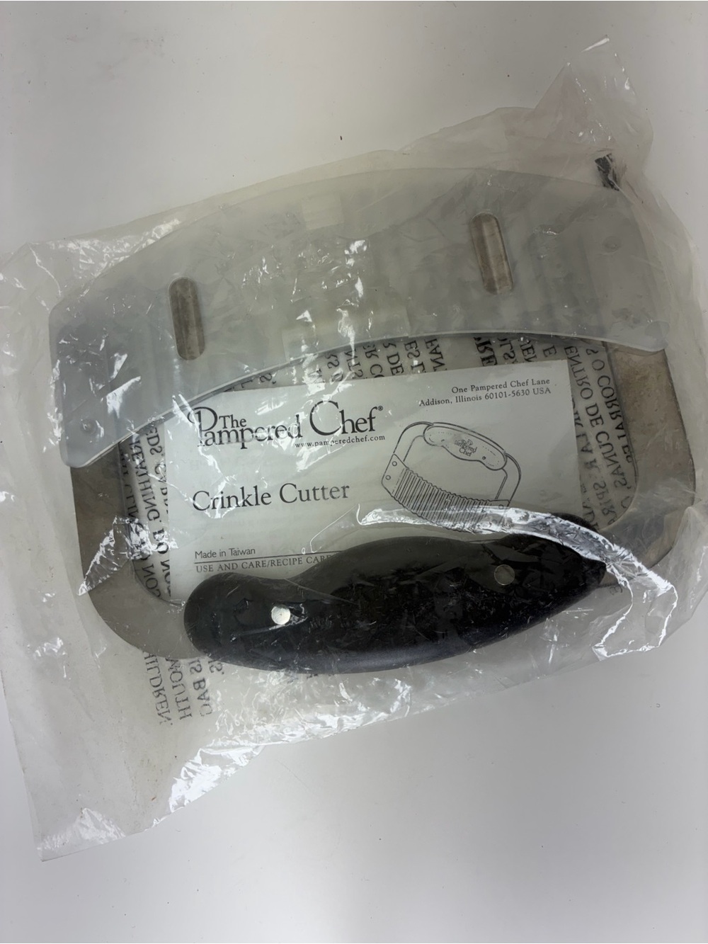 New The Pampered Chef Crinkle Cutter